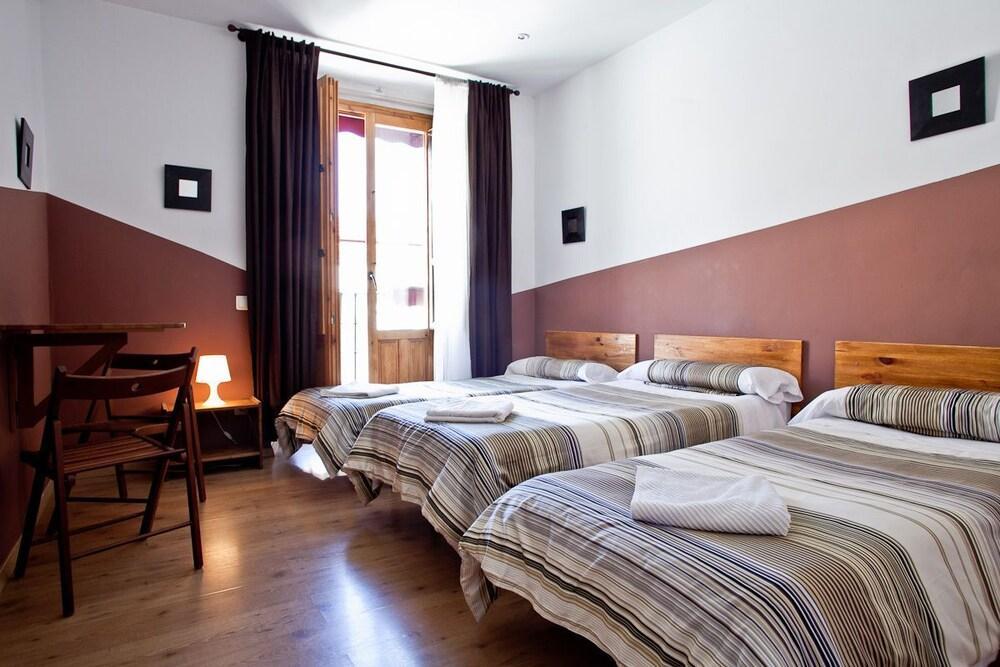 Hostal Abaaly Madrid Ngoại thất bức ảnh