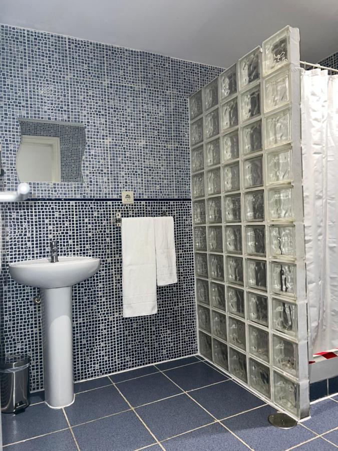 Hostal Abaaly Madrid Ngoại thất bức ảnh