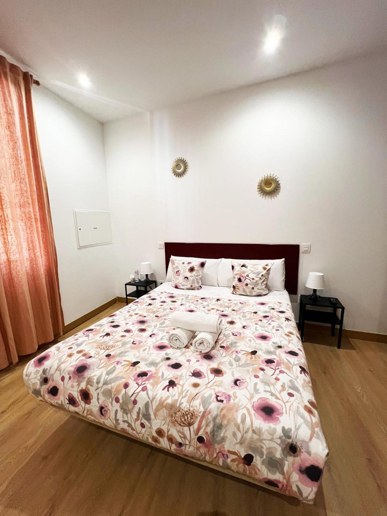 Hostal Abaaly Madrid Ngoại thất bức ảnh