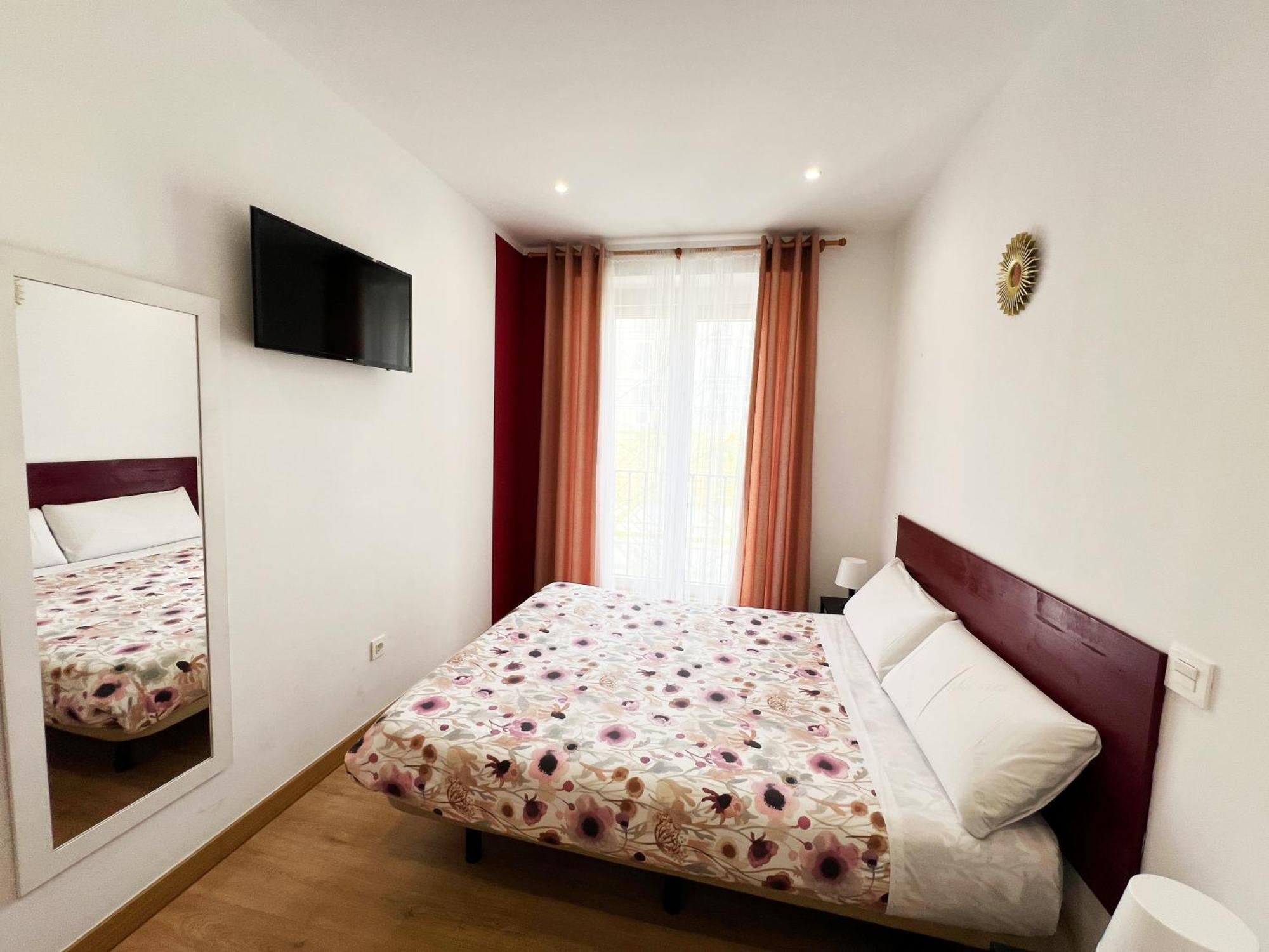 Hostal Abaaly Madrid Ngoại thất bức ảnh