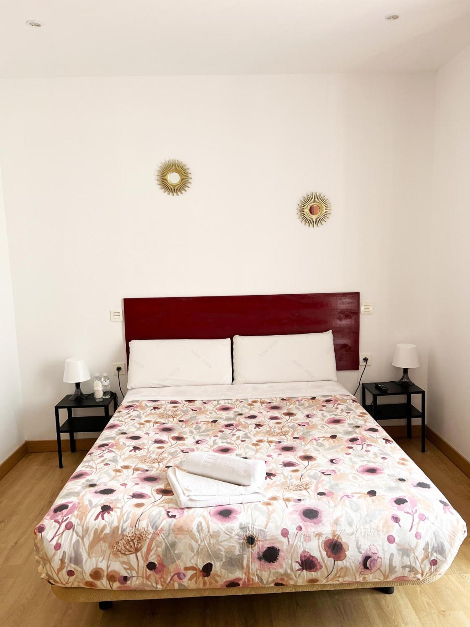 Hostal Abaaly Madrid Ngoại thất bức ảnh