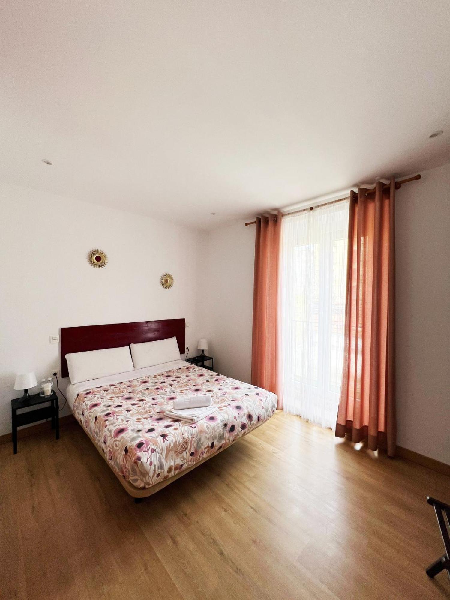 Hostal Abaaly Madrid Ngoại thất bức ảnh