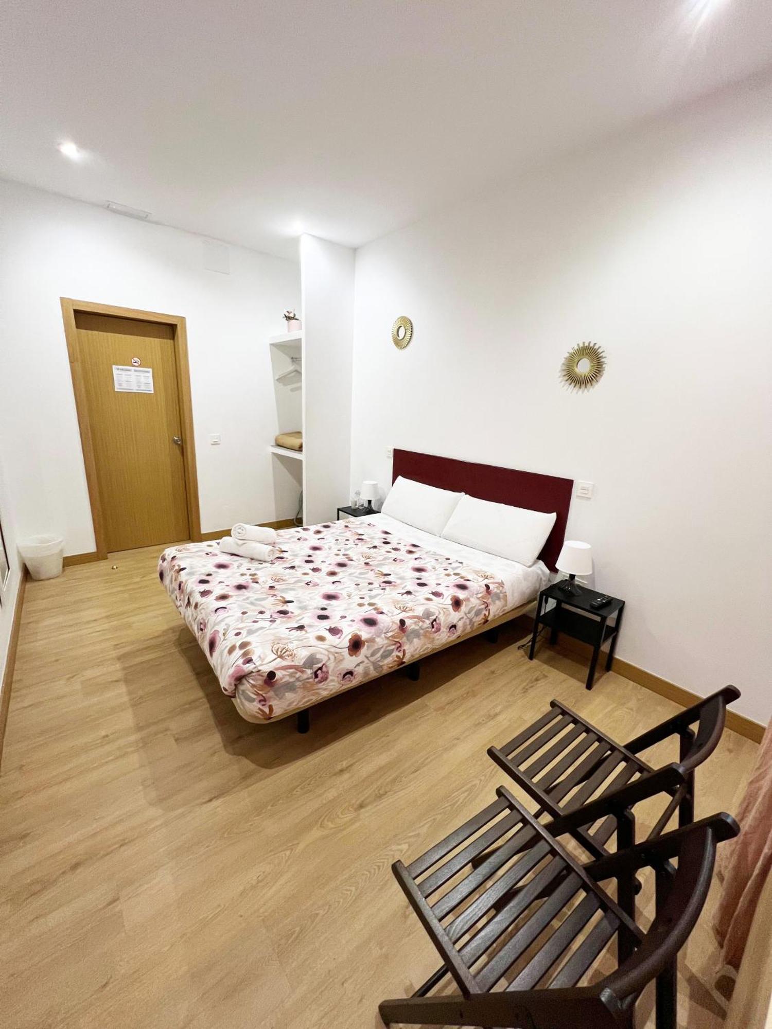 Hostal Abaaly Madrid Ngoại thất bức ảnh