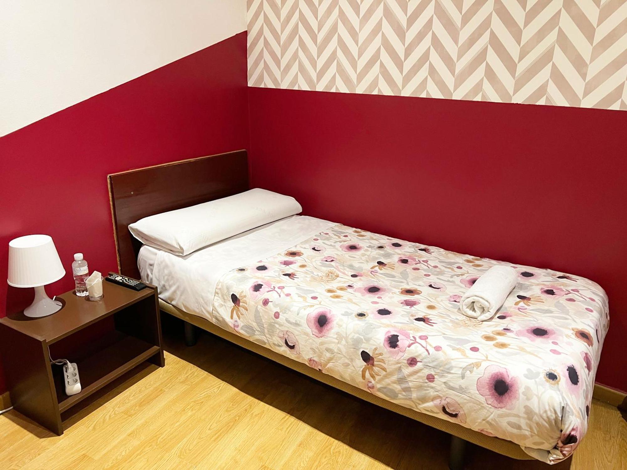 Hostal Abaaly Madrid Ngoại thất bức ảnh