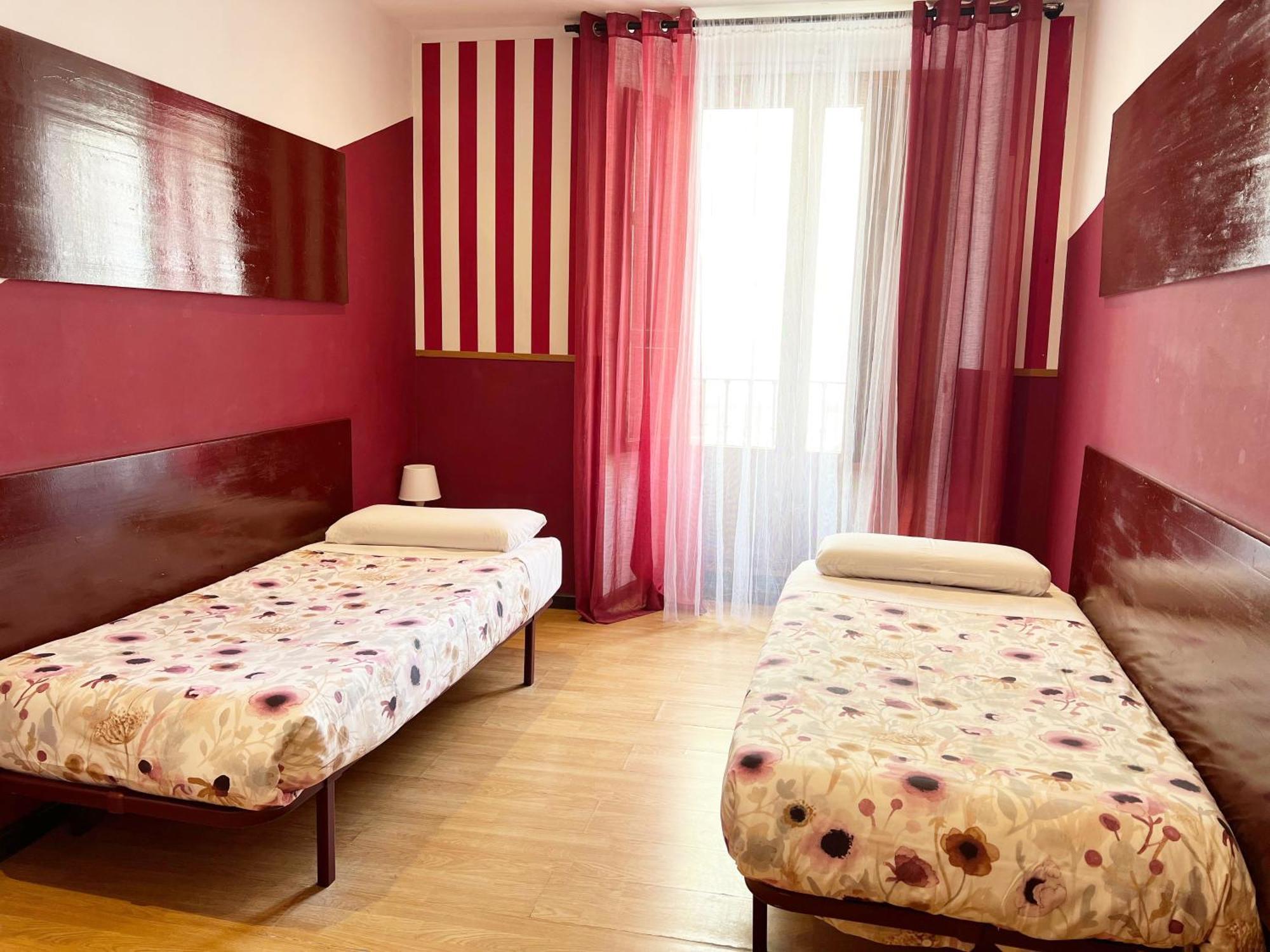 Hostal Abaaly Madrid Ngoại thất bức ảnh